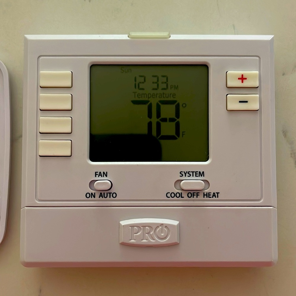 PRO1 T705 Single Stage USED  Programmable Digital Thermostat